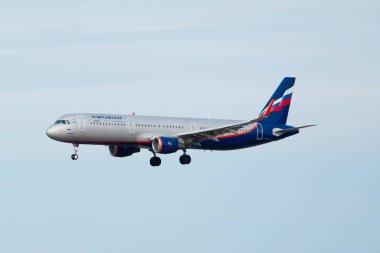 Saint Petersburg, Rusya - 09 Nisan 2017: Boeing 737 500 Vq Bpp havayolu Utair Havacılık.