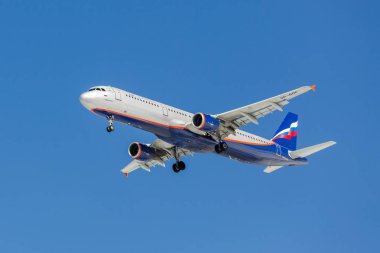 Saint Petersburg, Rusya - 09 Nisan 2017: Boeing 737 500 Vq Bpp havayolu Utair Havacılık.