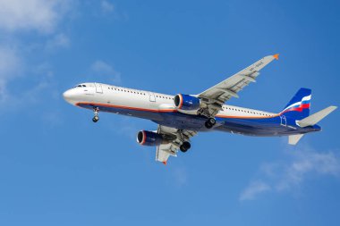 Saint Petersburg, Rusya - 09 Nisan 2017: Boeing 737 500 Vq Bpp havayolu Utair Havacılık.