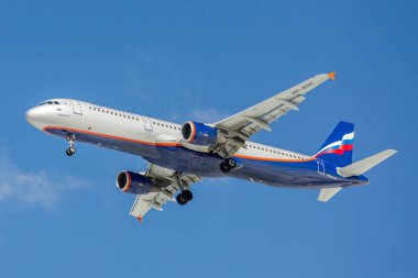 Saint Petersburg, Rusya - 09 Nisan 2017: Boeing 737 500 Vq Bpp havayolu Utair Havacılık.