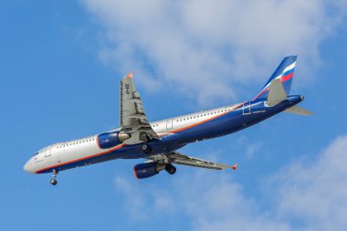 Saint Petersburg, Rusya - 09 Nisan 2017: Boeing 737 500 Vq Bpp havayolu Utair Havacılık.