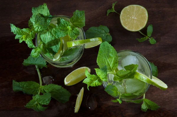 Mojito Boissons Vue Dessus Sur Fond Bois Sombre — Photo