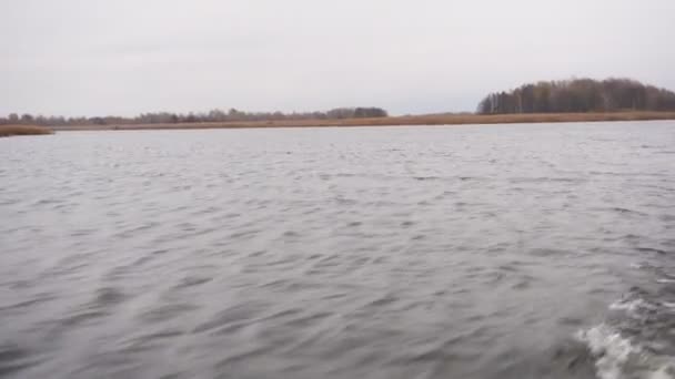 Φθινοπωρινό Ποτάμι Φύση Θέα Από Σκάφος Αλιεία — Αρχείο Βίντεο