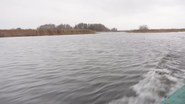 Herfst Rivier Natuur Uitzicht Vanaf Boot Visserij — Stockvideo
