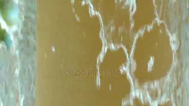 Fontana a cascata, sfondo caratteristica . — Video Stock