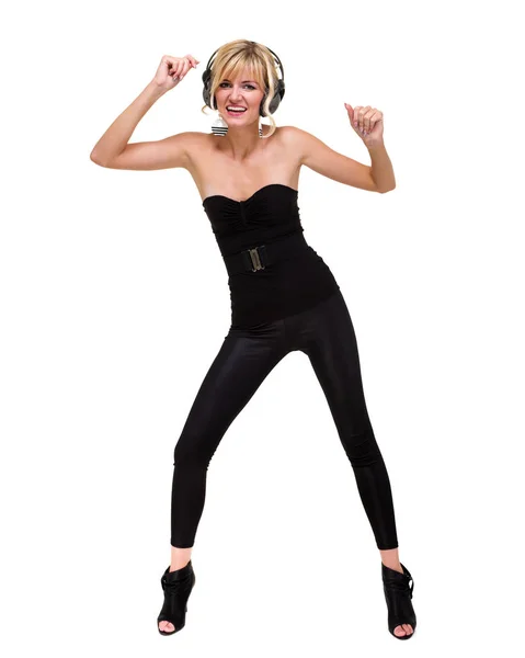 Foto de comprimento total de dançarina mulher atraente com fones de ouvido, isolado em branco — Fotografia de Stock