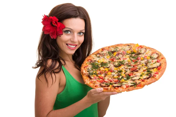 Mujer sonriente con pizza grande aislada en un blanco — Foto de Stock