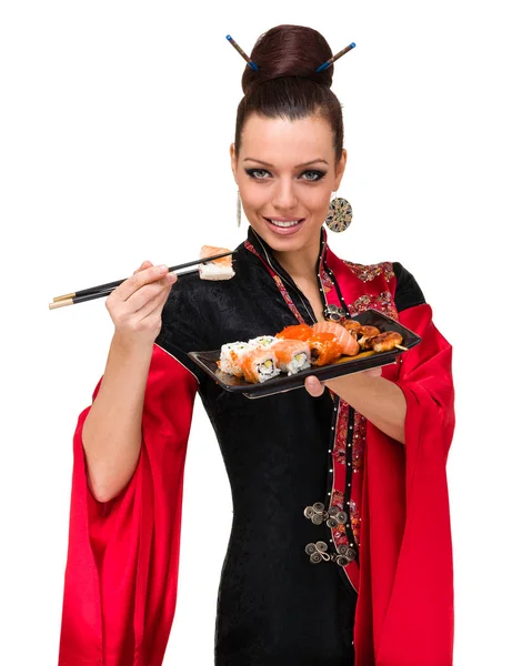 Жінка в традиційній сукні зі східною їжею — стокове фото