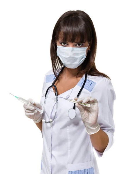 Doctor or nurse in face mask and lab coat holding syringe. Isolated on white. — Stock Photo, Image