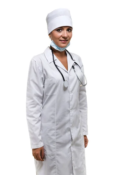 Portrét přátelské ženského lékaře s stetoskop izolovaných na bílém — Stock fotografie