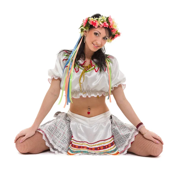 Menina em polonês traje tradicional nacional posando, retrato de comprimento total contra branco isolado — Fotografia de Stock