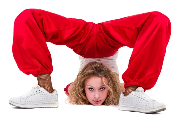 Fitness vrouw doen oefeningen, geïsoleerd op een witte achtergrond in volle lengte. — Stockfoto