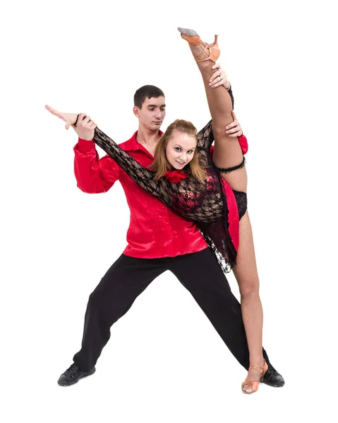 Pleine longueur de jeune couple de ballet dansant contre blanc isolé — Photo