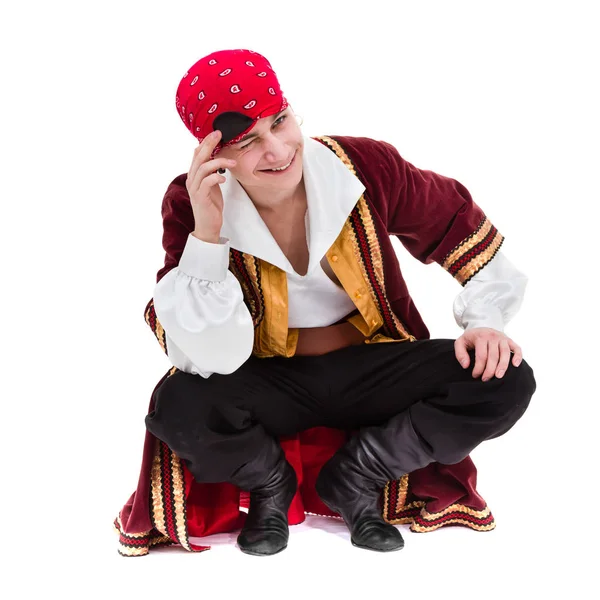 Człowiek nosi strój pirata, pozowanie, biały na białym tle na — Zdjęcie stockowe