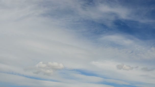 Tijd lapse wolken op blauwe hemel — Stockvideo