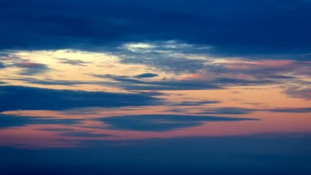 Tijd lapse wolken op avondrood — Stockvideo