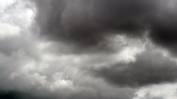 Nubes oscuras y tormentosas lapso de tiempo — Vídeos de Stock