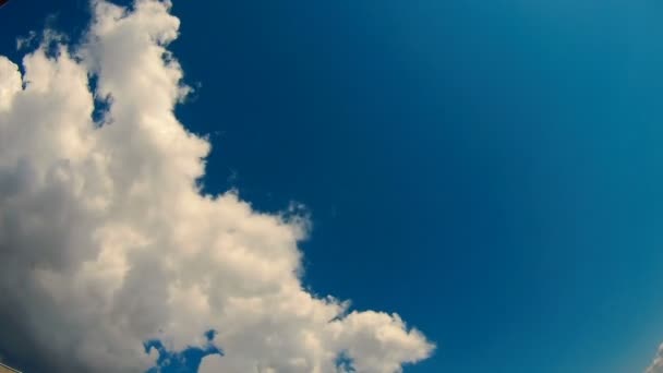 Time lapse clouds on blue sky — Stock Video