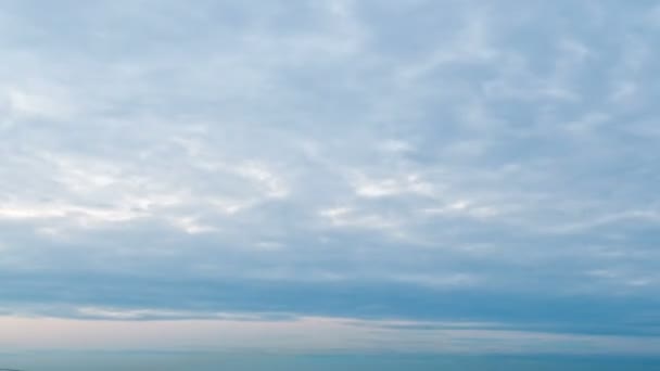 Zaman atlamalı bulutlar gökyüzü günbatımı üzerinde — Stok video
