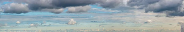 青空との幻想的な雲,パノラマ — ストック写真