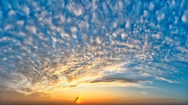 日出时分的云彩 — 图库照片