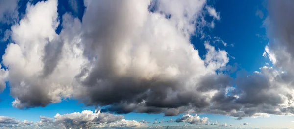 Fantastische Zachte Wolken Tegen Blauwe Hemel Natuurlijke Samenstelling Panorama — Stockfoto