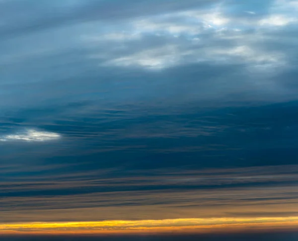 Fantásticas Nuvens Trovão Azul Escuro Nascer Sol Composição Natural — Fotografia de Stock