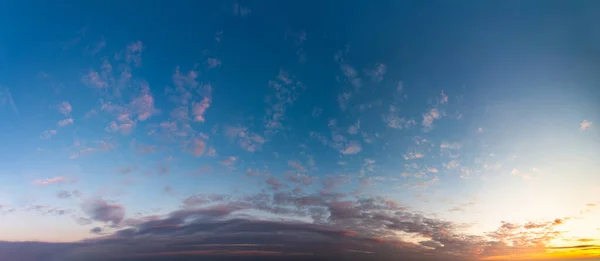 Fantastisch Weiche Wolken Bei Sonnenaufgang Natürliche Zusammensetzung — Stockfoto