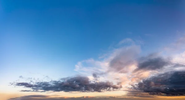 Fantásticas Nuvens Trovão Azul Escuro Nascer Sol Composição Natural — Fotografia de Stock