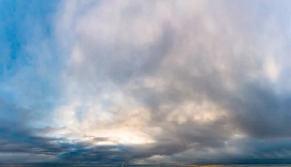 日出时美丽的软云 自然的构图 — 图库照片