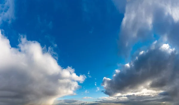 Traumhaft Weiche Wolken Vor Blauem Himmel Natürliche Zusammensetzung — Stockfoto