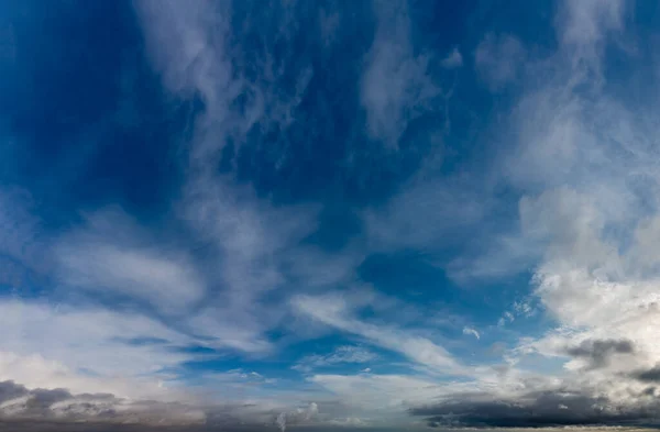 Fantásticas Nubes Suaves Contra Cielo Azul Composición Natural — Foto de Stock