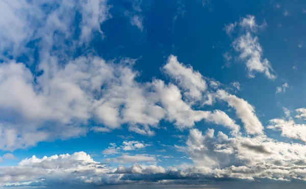 Fantásticas Nubes Suaves Contra Cielo Azul Composición Natural — Foto de Stock