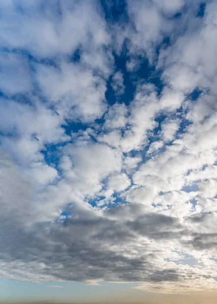 Fantastyczne Miękkie Chmury Tle Błękitnego Nieba Naturalny Skład — Zdjęcie stockowe