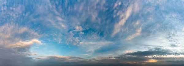 Fantastiche Nuvole Morbide Contro Cielo Blu Composizione Naturale — Foto Stock