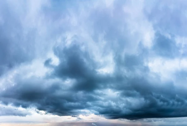 Fantastici Tuoni Scuri Composizione Naturale Del Cielo Ampio Panorama — Foto Stock