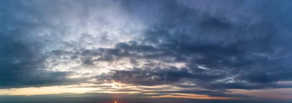 Fantásticas Nuvens Trovão Azul Escuro Nascer Sol Composição Natural — Fotografia de Stock