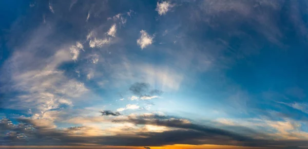 Fantastische Donkerblauwe Donderwolken Bij Zonsopgang Natuurlijke Samenstelling — Stockfoto