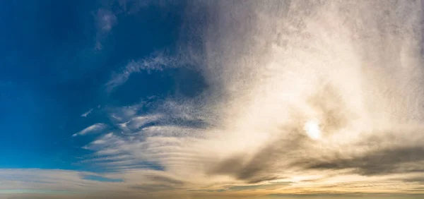 Fantastisch Weiche Wolken Bei Sonnenaufgang Natürliche Zusammensetzung — Stockfoto