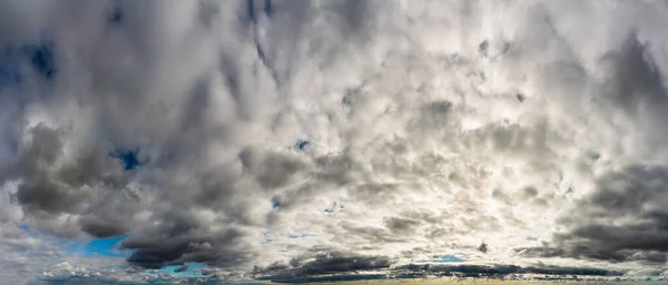 Fantastische Donkere Donderwolken Natuurlijke Lucht Compositie Breed Panorama — Stockfoto