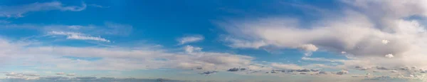 하늘을 배경으로 환상적 부드러운 — 스톡 사진