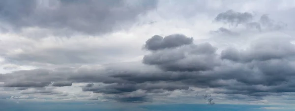 Fantásticas Nuvens Escuras Composição Céu Natural Amplo Panorama — Fotografia de Stock