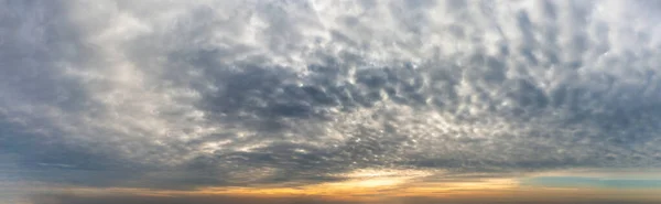 Fantastisch Weiche Wolken Bei Sonnenaufgang Natürliche Zusammensetzung — Stockfoto