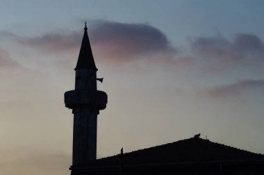 İstanbul 'daki eski caminin minaresi..