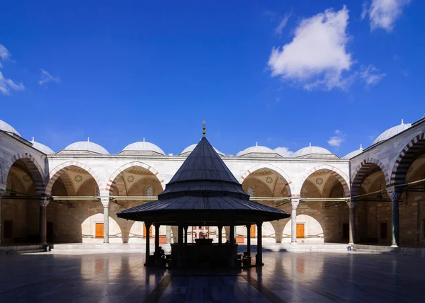 Мечеть Фатіха в районі Фатіха в Стамбулі.. — стокове фото