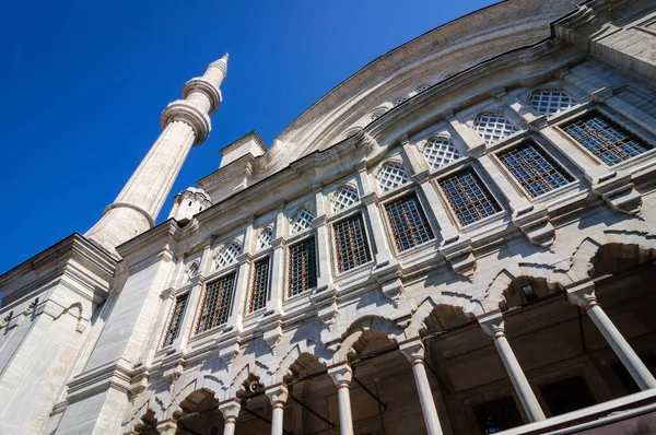 Mosquée Nuruosmaniye, construite au XVIIIe siècle, Istanbul . — Photo