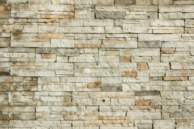 Duvar yüzeyi doğal dekoratif taştan yapılmıştır..