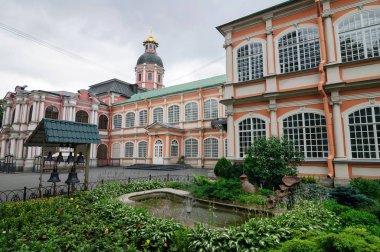 Kutsal Üçlü Alexander Nevsky Lavra, 1713 yılında St. Petersburg 'da inşa edilen bir erkek Ortodoks manastırı..