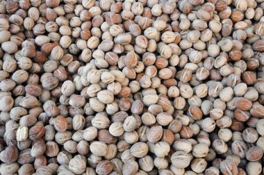 İstanbul 'da bir sokak pazarında ceviz..