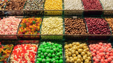 İstanbul 'da sokak pazarında Türk tatlıları.